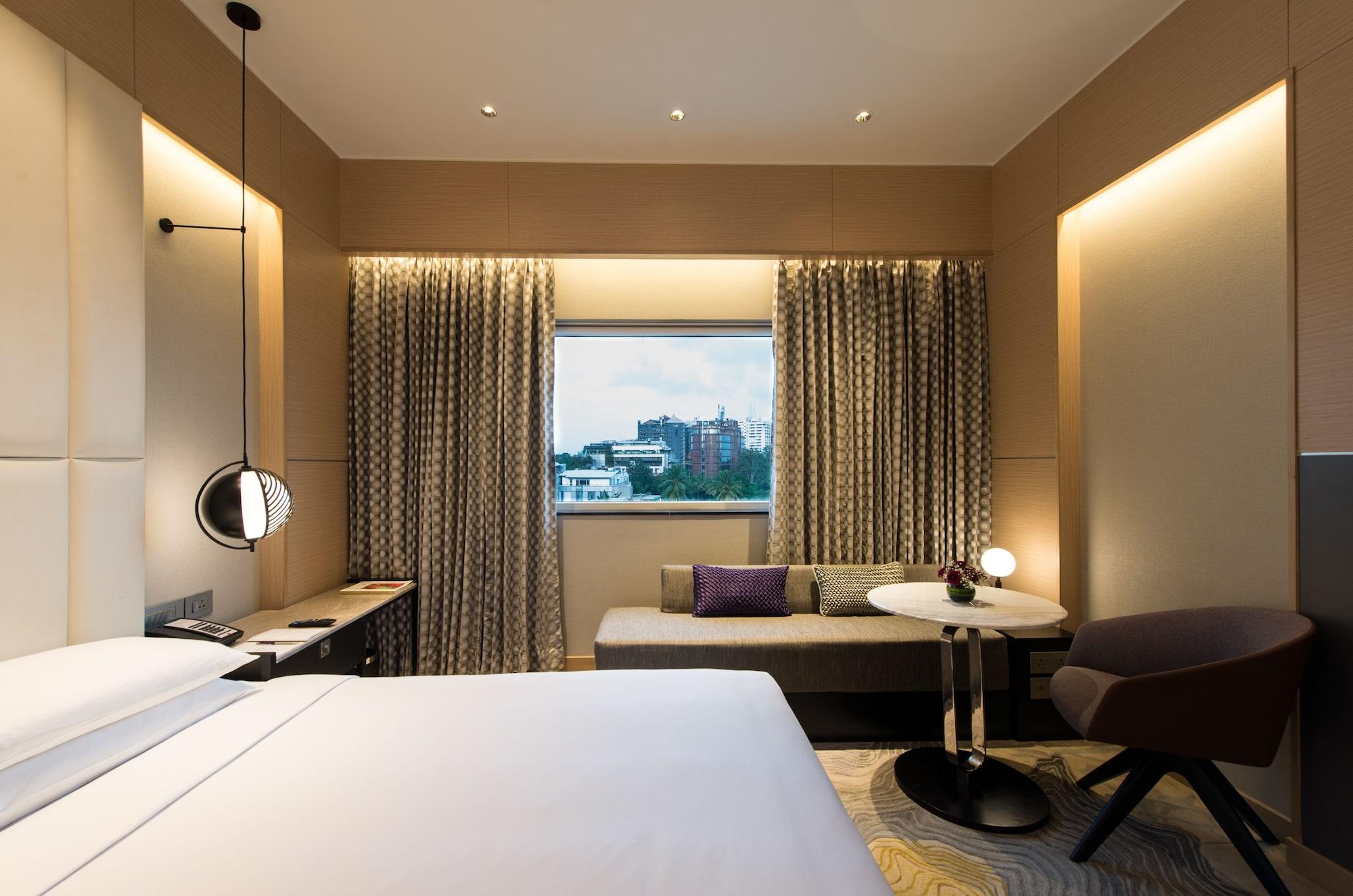 Vivanta Bengaluru Residency Road Exteriör bild