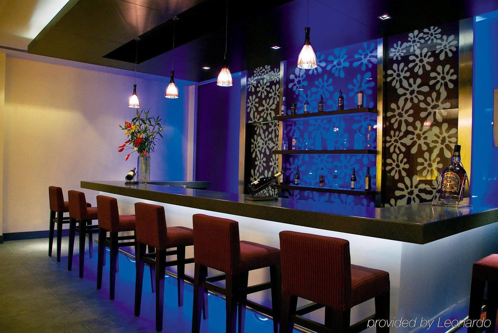 Vivanta Bengaluru Residency Road Restaurang bild
