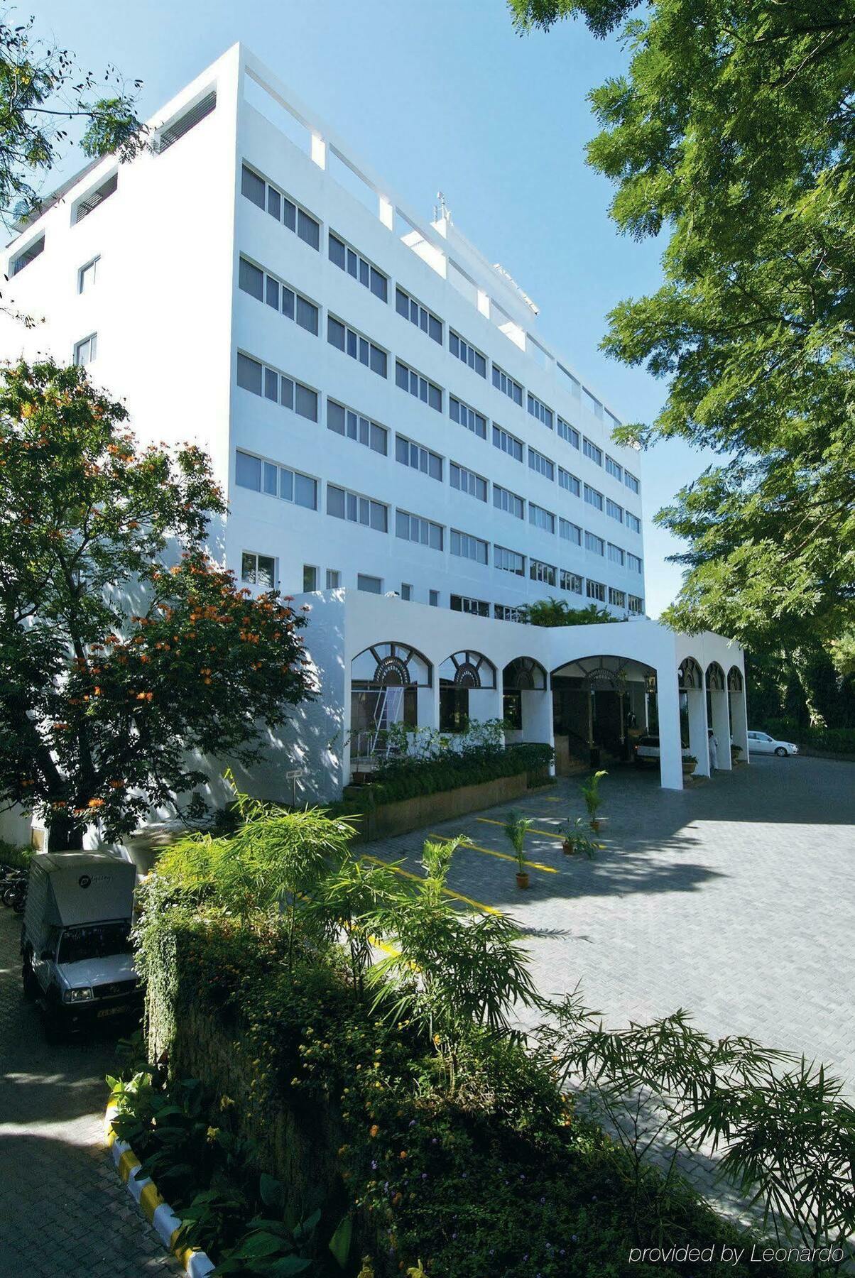 Vivanta Bengaluru Residency Road Exteriör bild